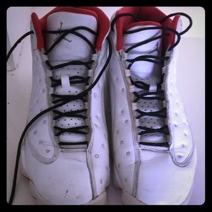 AIR JORDAN 13 RED AND WHITE VINTAGE SHOE